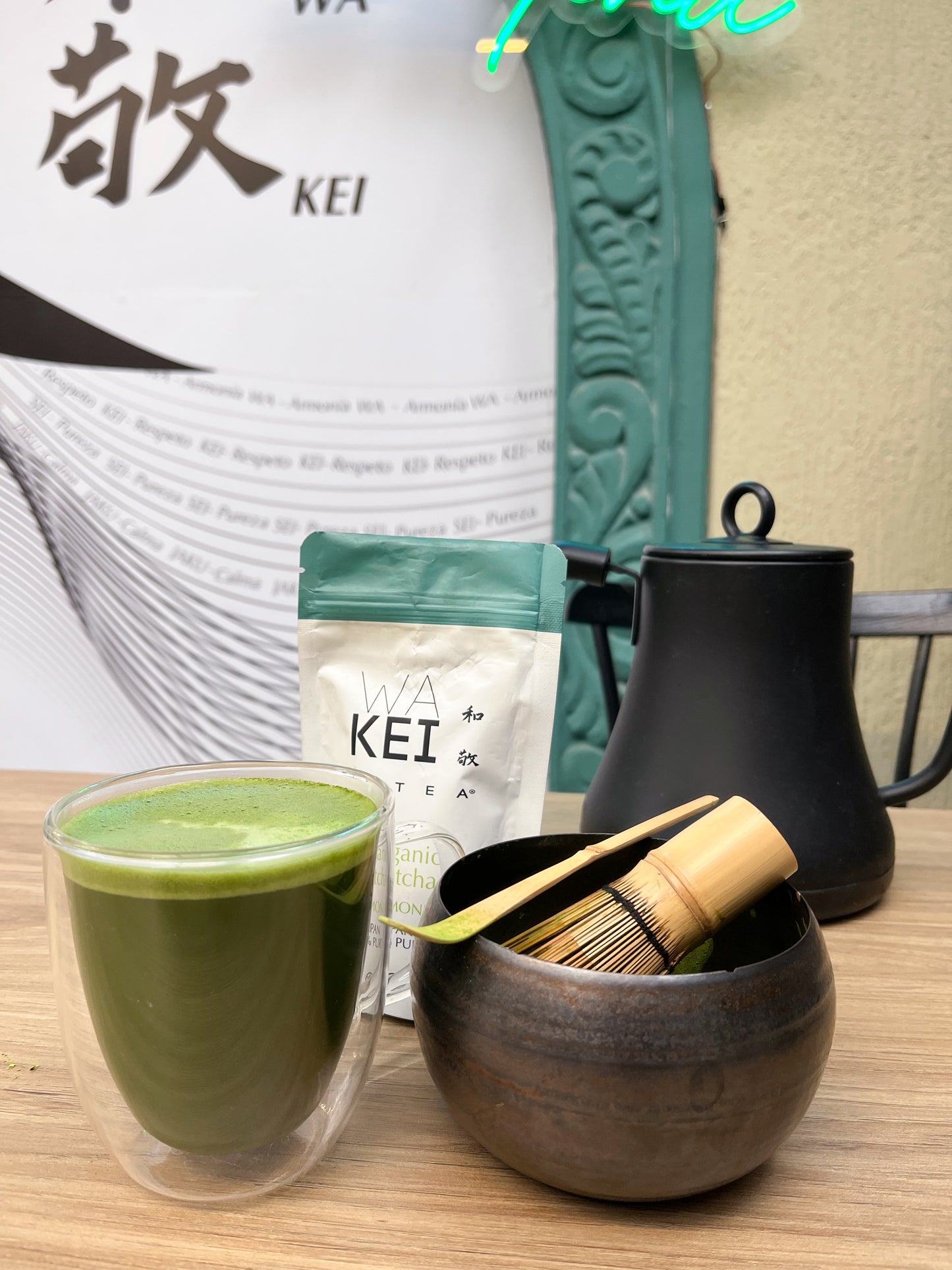 Conjunto Tradicional de Preparación de Matcha: Chasen de 85 Puntas y Chashaku